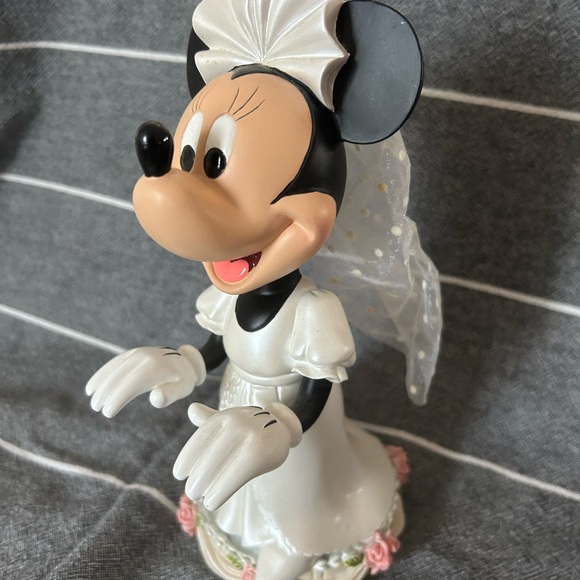 °o° MUST SEE Bride Minnie and Groom Mickey bobble heads with magnetic nose °o° - Picture 13 of 14